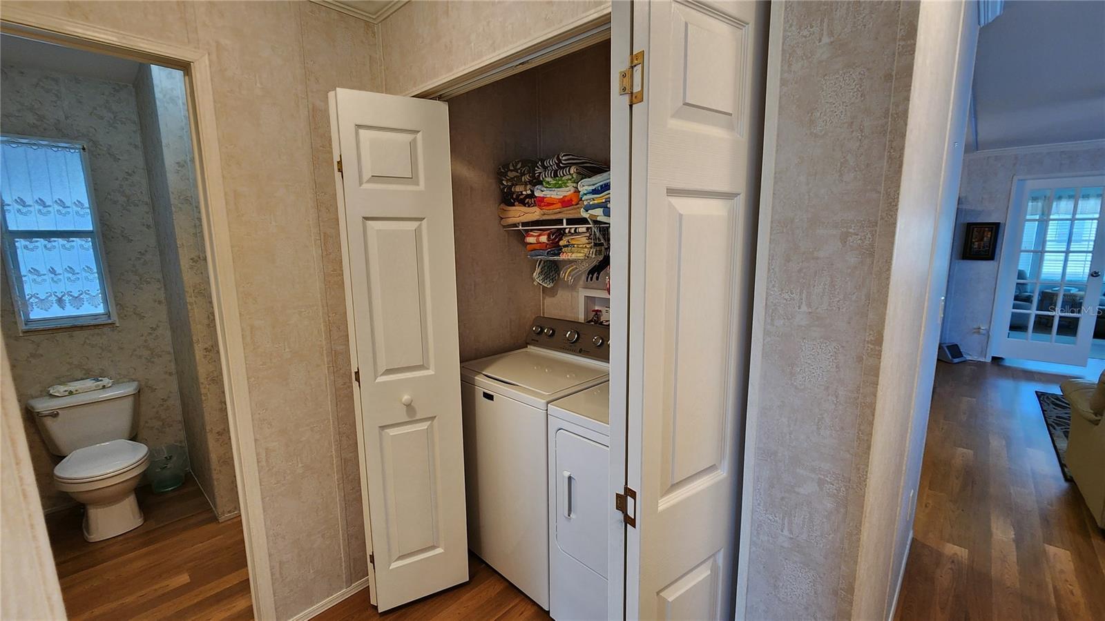 OAKWOOD MANOR - Residential