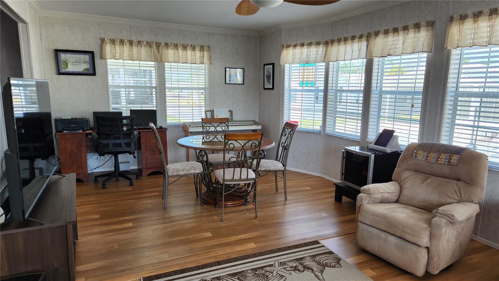 OAKWOOD MANOR - Residential