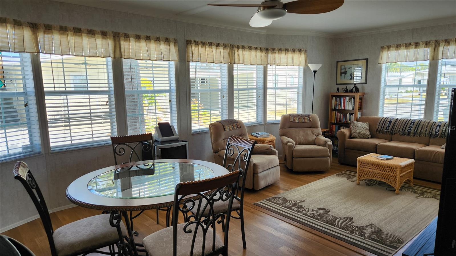 OAKWOOD MANOR - Residential