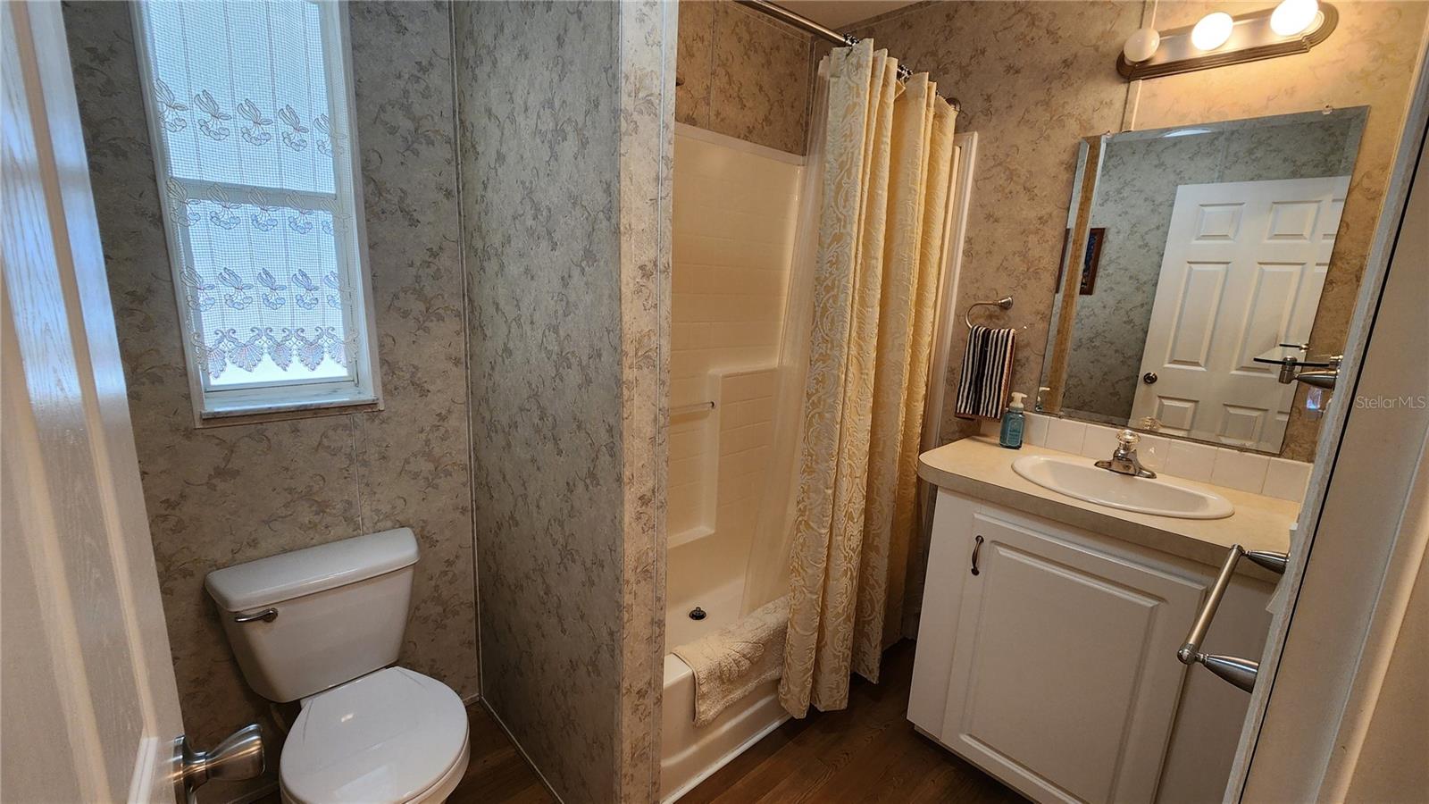 OAKWOOD MANOR - Residential