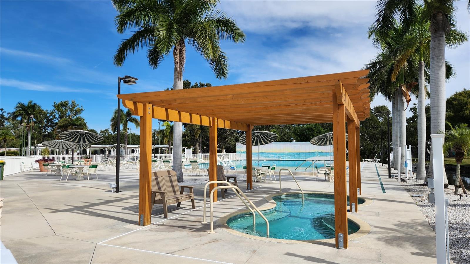 OAKWOOD MANOR - Residential