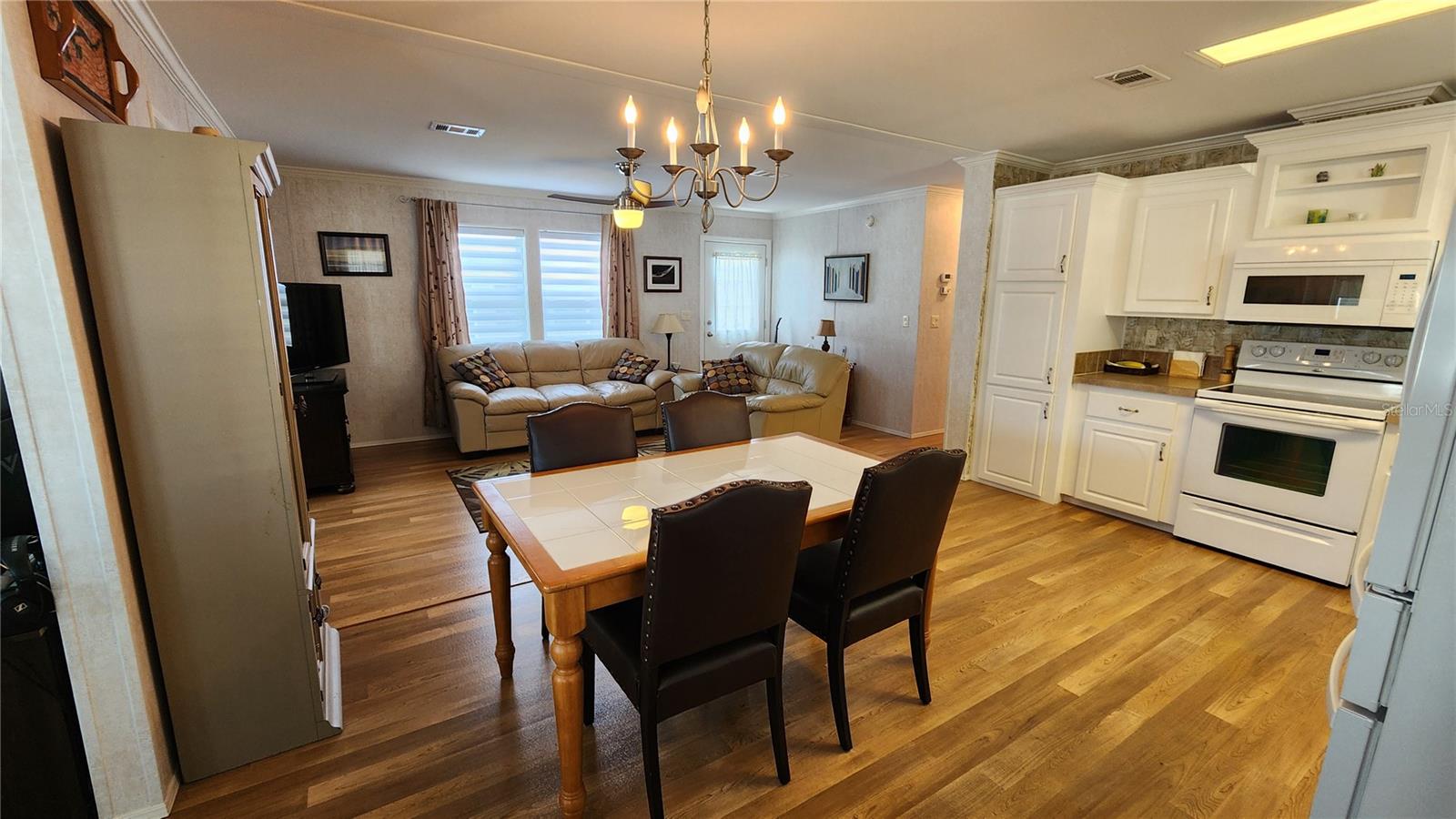 OAKWOOD MANOR - Residential