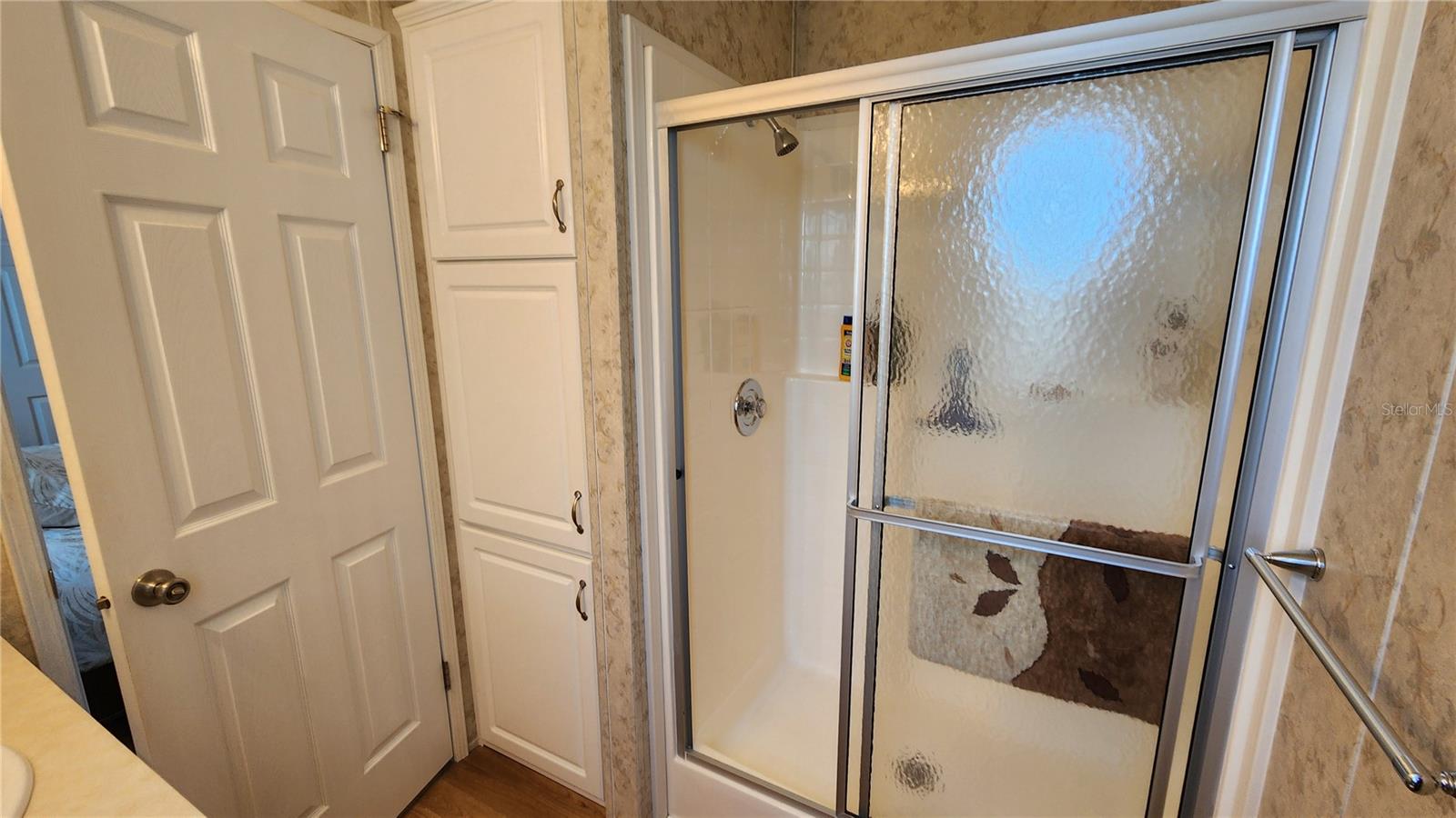 OAKWOOD MANOR - Residential