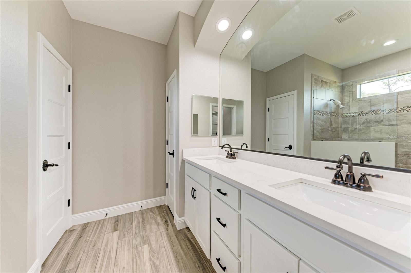 ROTONDA LAKES - Residential