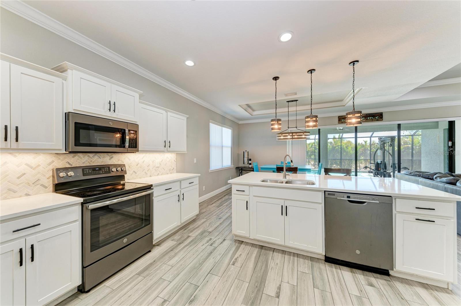 ROTONDA LAKES - Residential