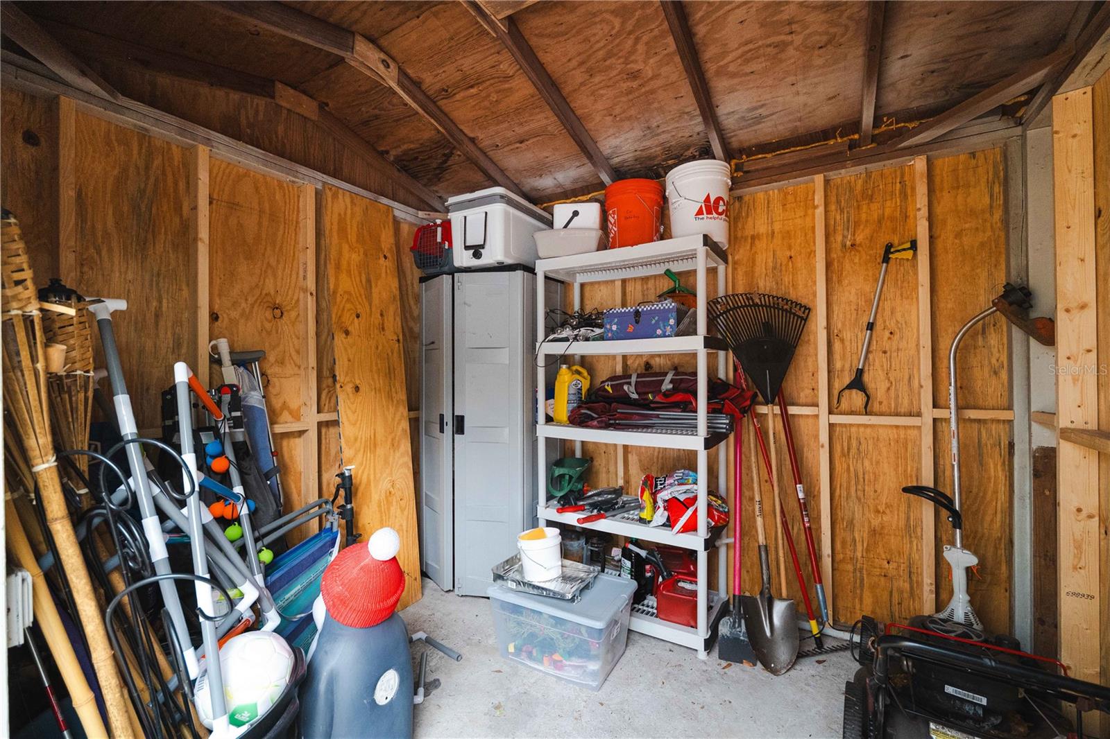 MEADOW LAWN 5TH ADD - Residential