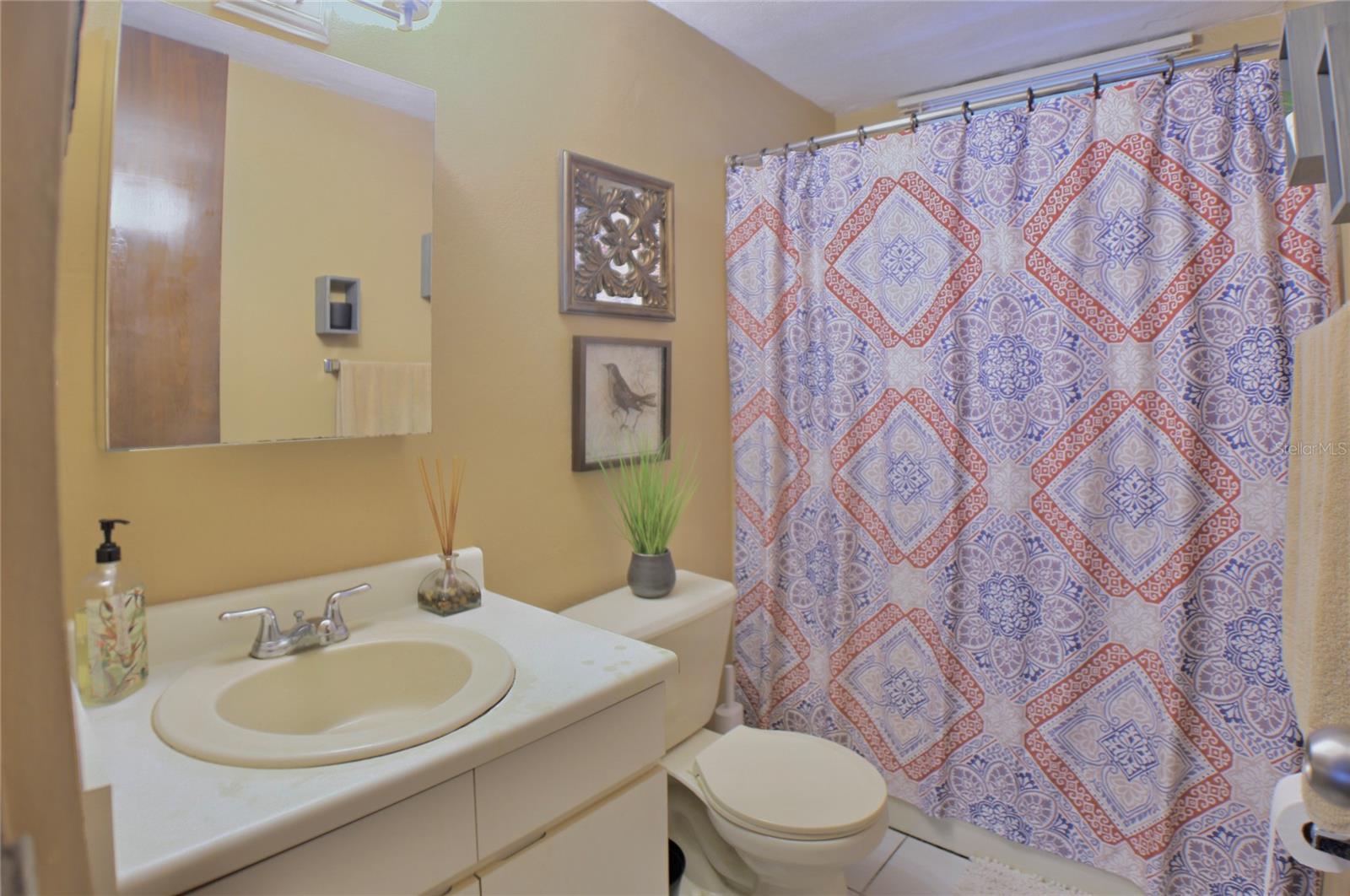 Calle 1 E-5 URB VALLE ESCONDIDO