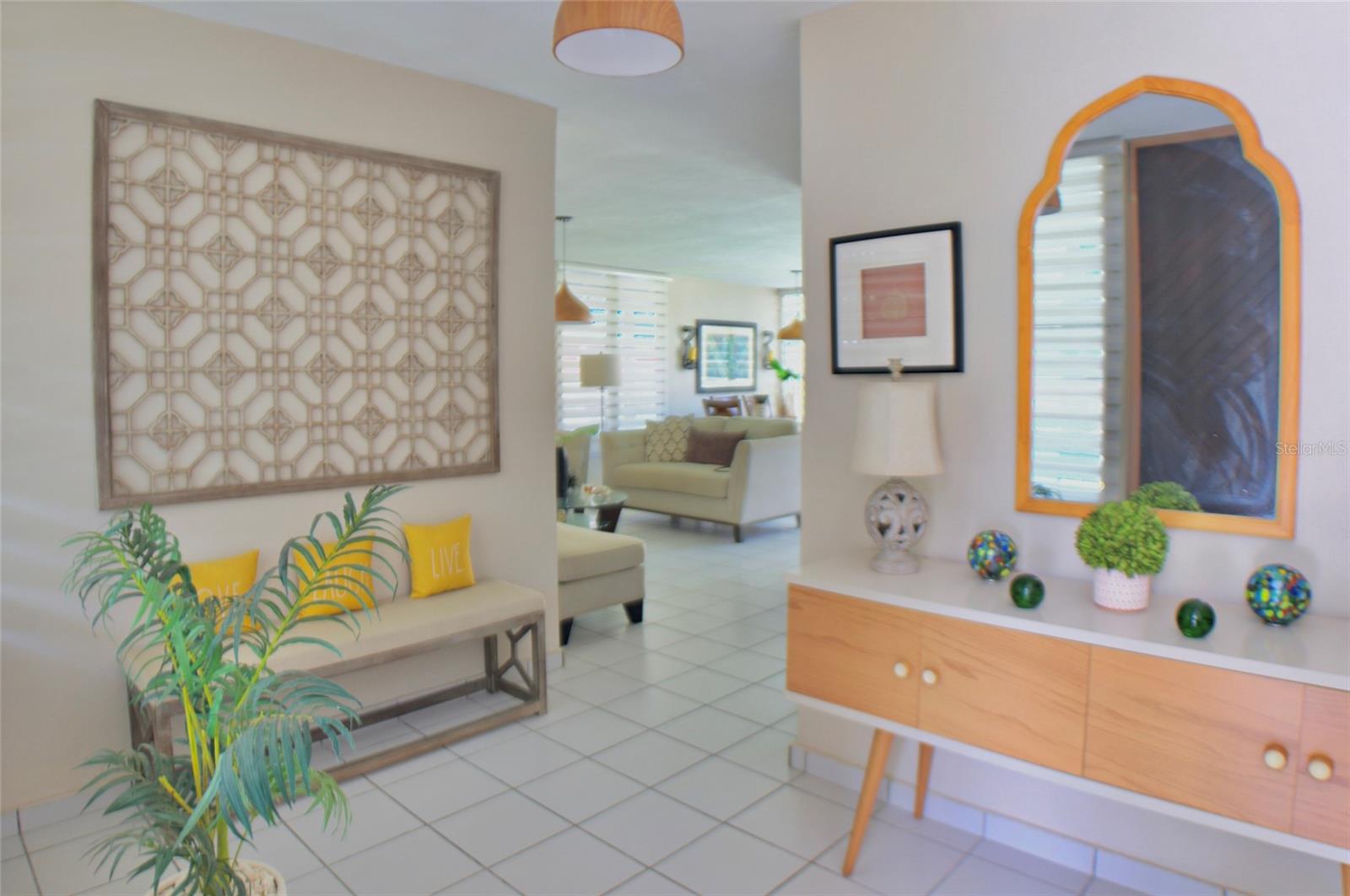 Calle 1 E-5 URB VALLE ESCONDIDO