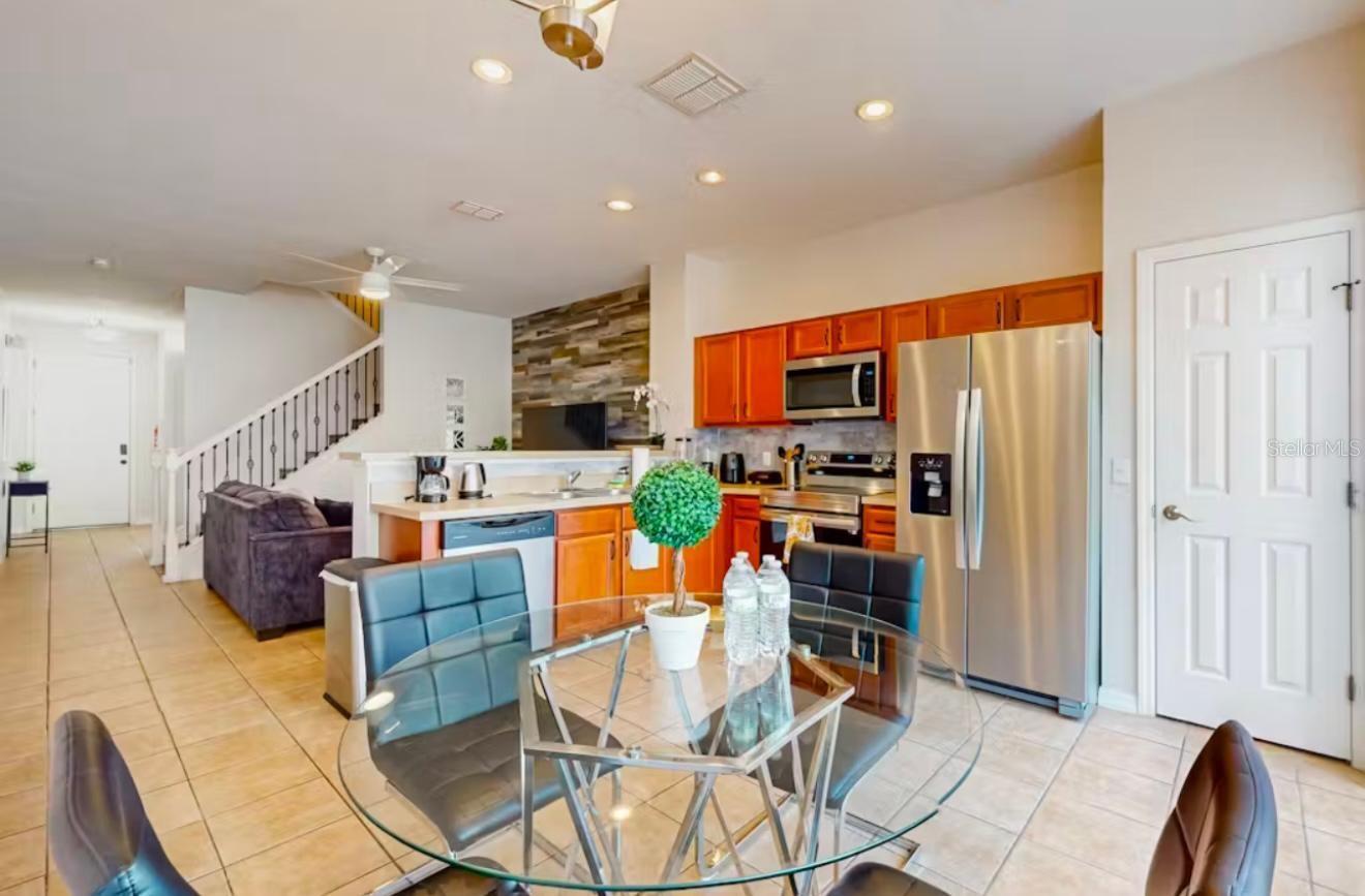 5494 PARADISE CAY CIRCLE