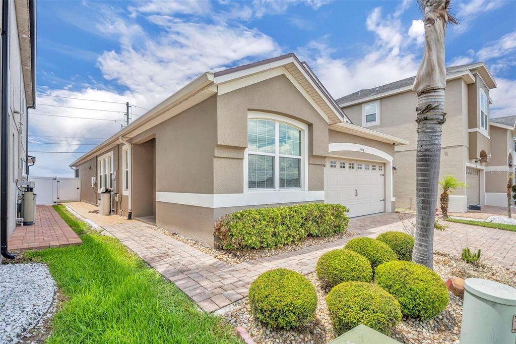 Photo of 2548 Nouveau Way, Kissimmee, FL 34741 (MLS # O6406595)
