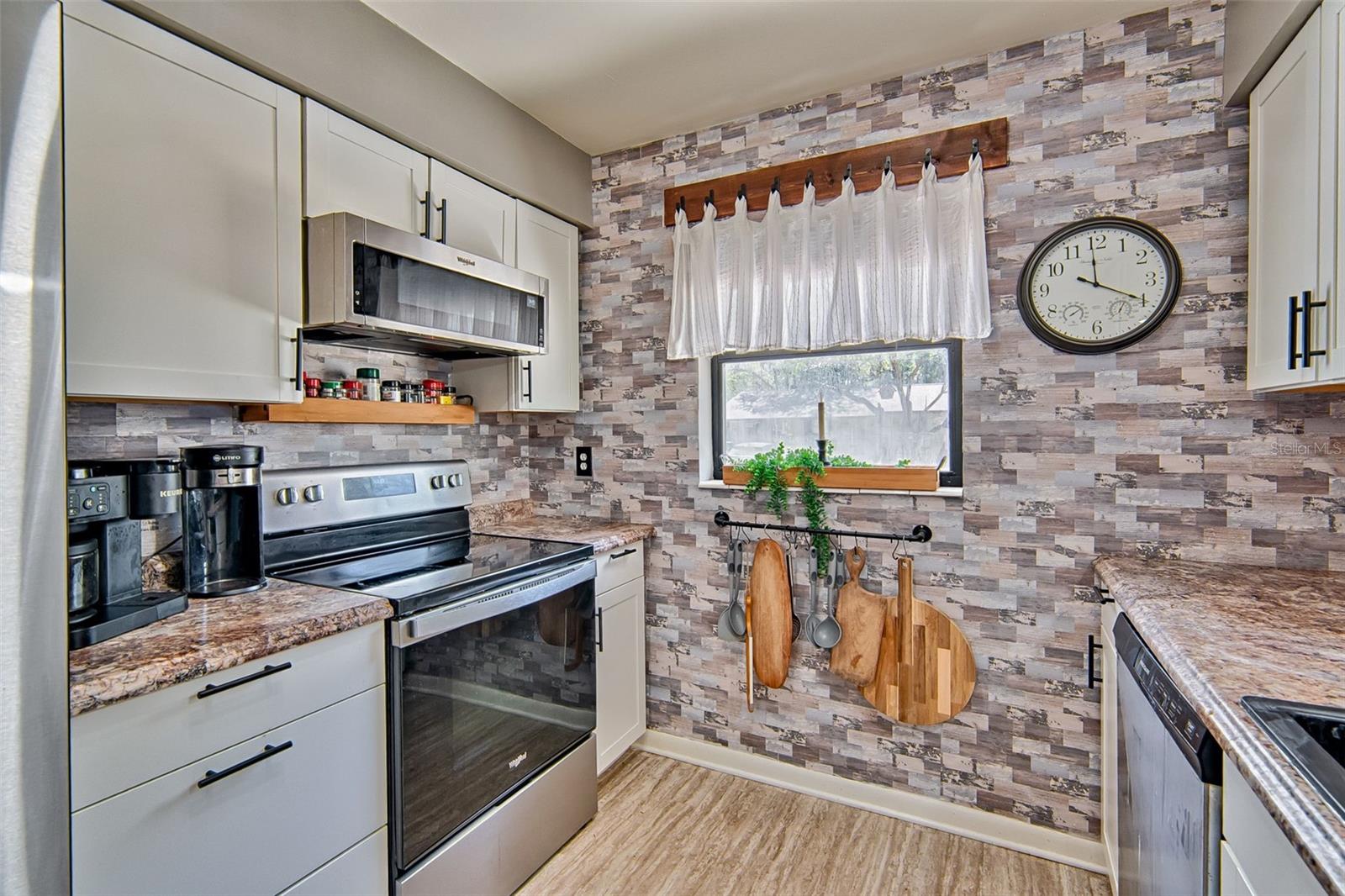 GONDOLA GARDENS H S - Residential