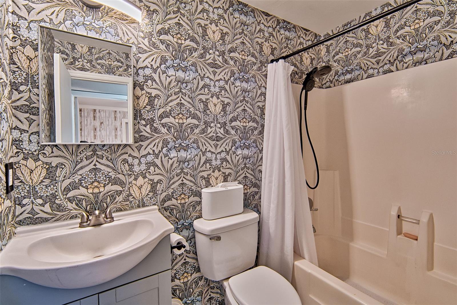 GONDOLA GARDENS H S - Residential