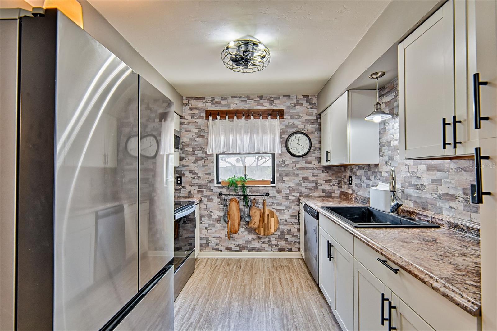 GONDOLA GARDENS H S - Residential