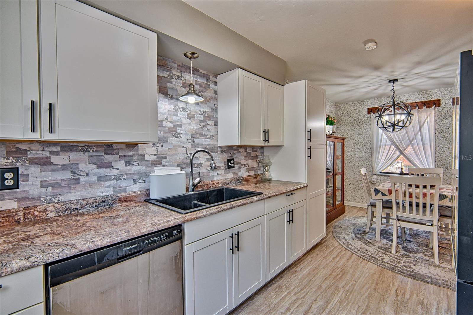 GONDOLA GARDENS H S - Residential