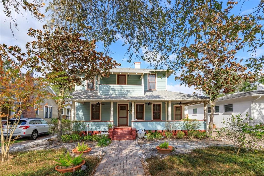 Photo of 817 Livingston Street, Orlando, FL 32803 (MLS # O6378036)