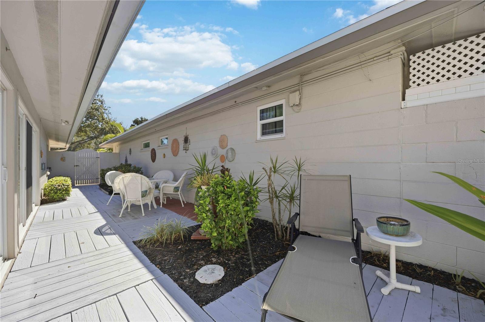 PROVINCIAL GARDENS - Residential