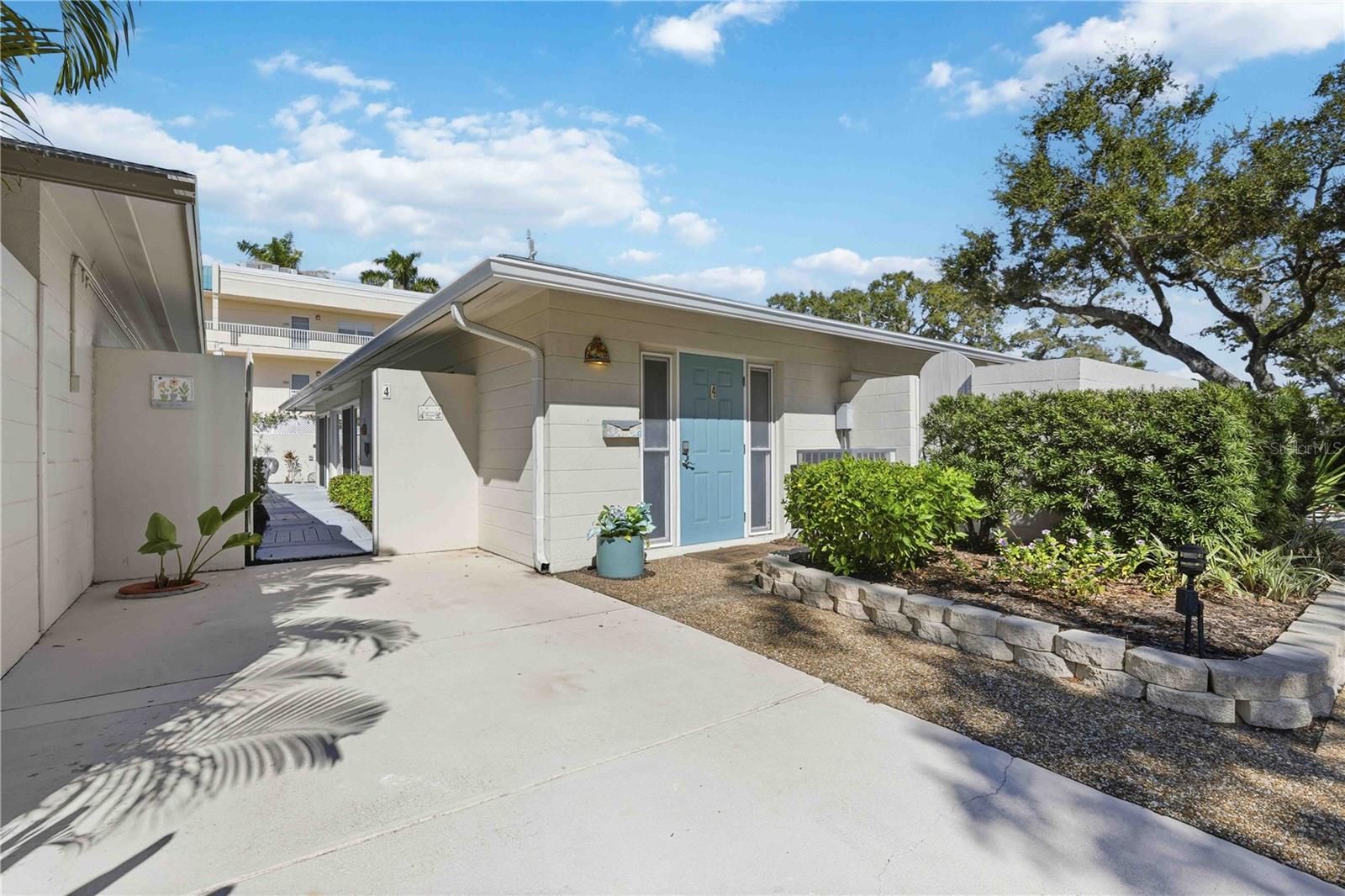 PROVINCIAL GARDENS - Residential