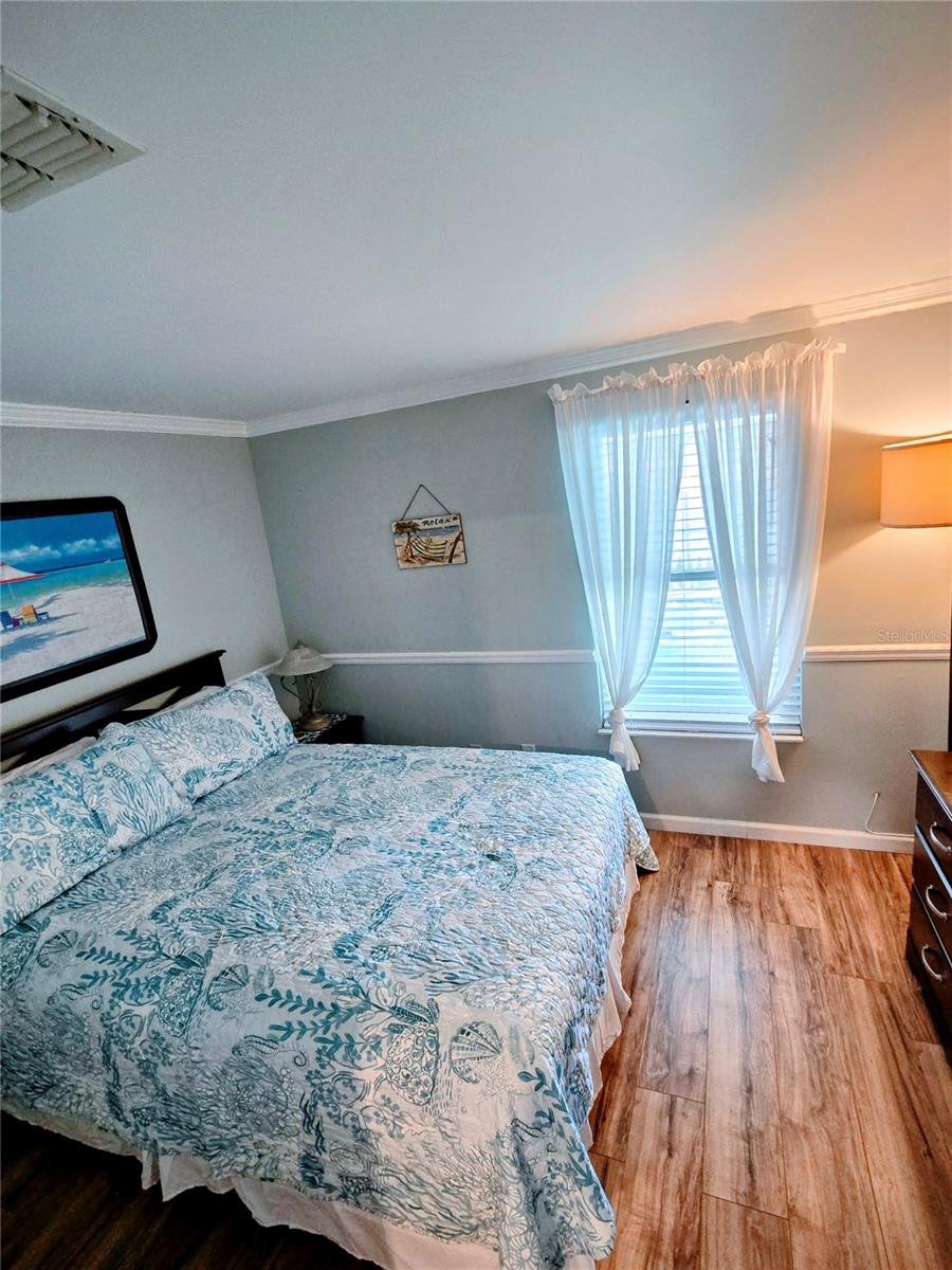 HAMLETS AT WHITCOMB PLACE THE - Residential