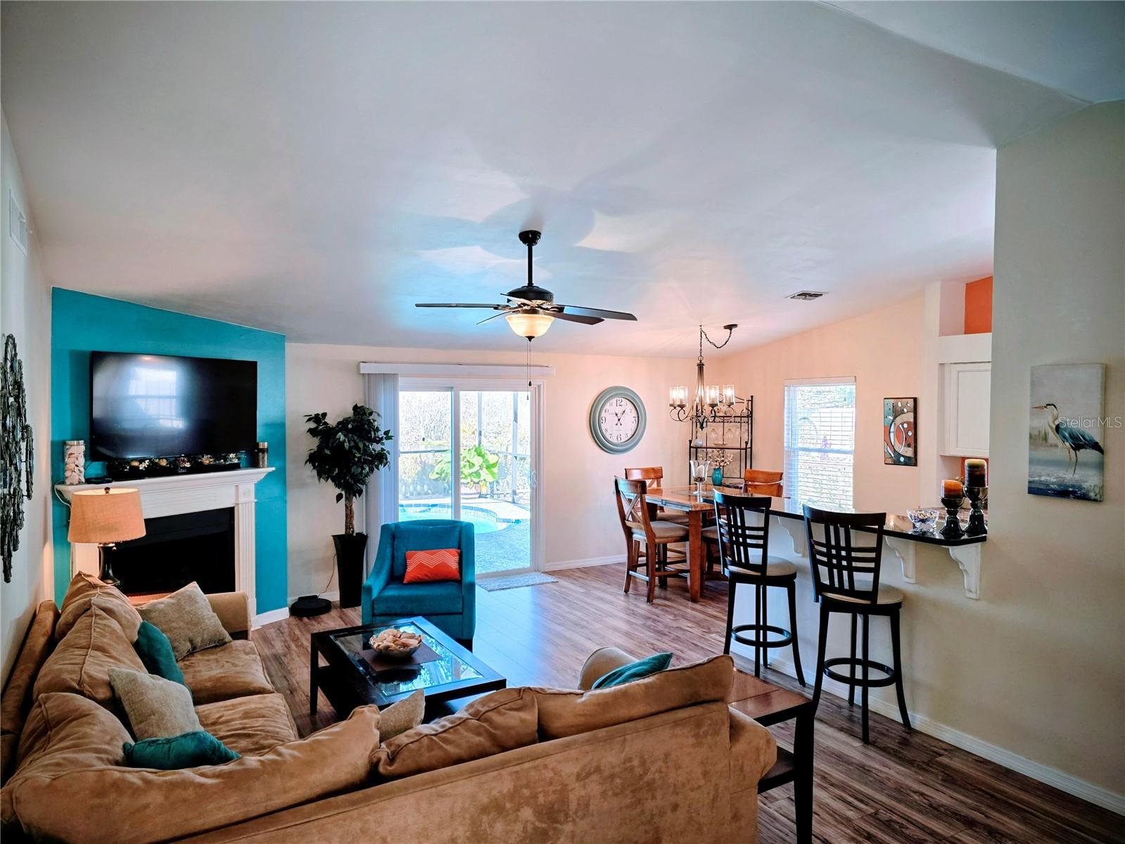 HAMLETS AT WHITCOMB PLACE THE - Residential