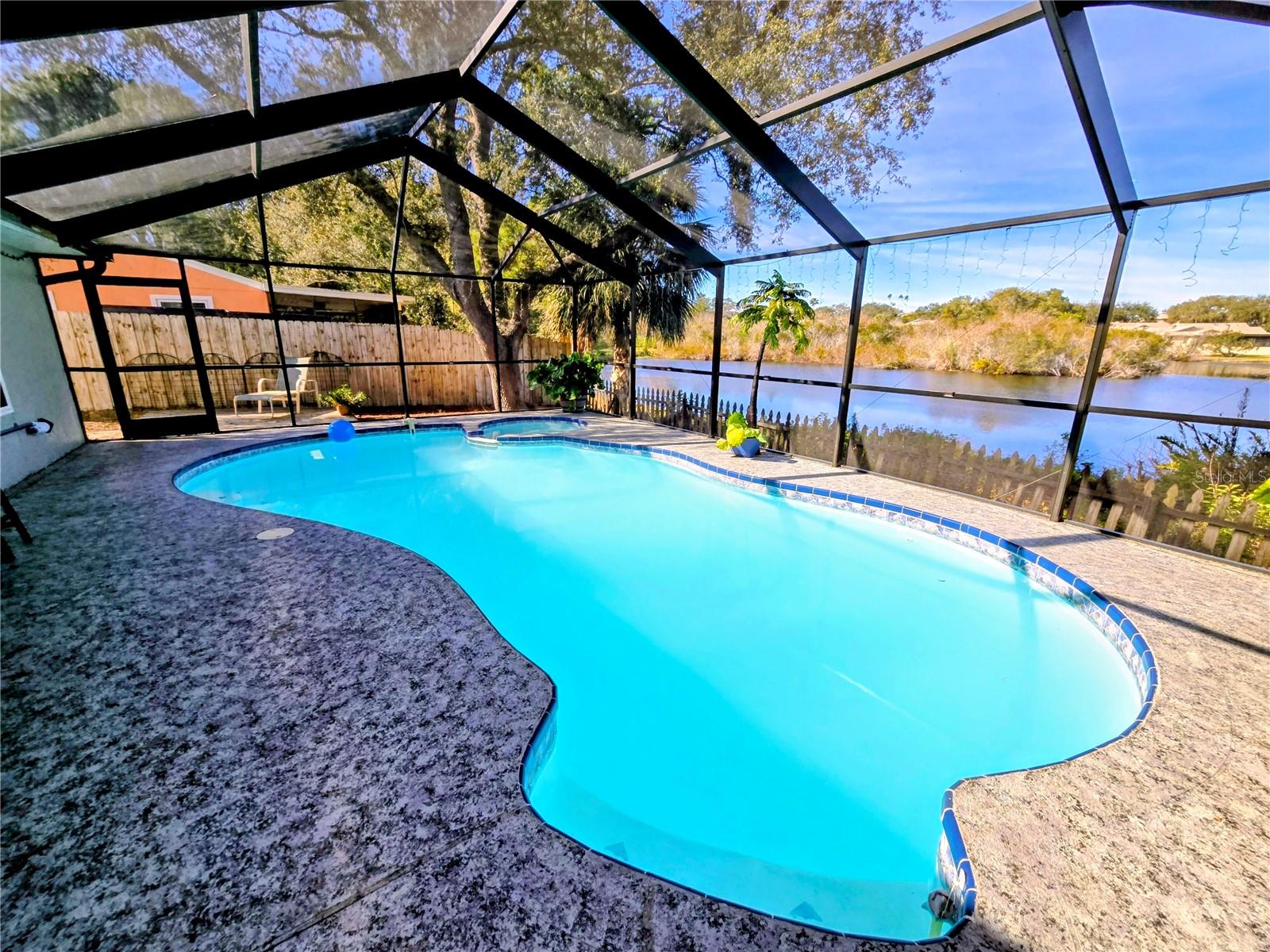 HAMLETS AT WHITCOMB PLACE THE - Residential