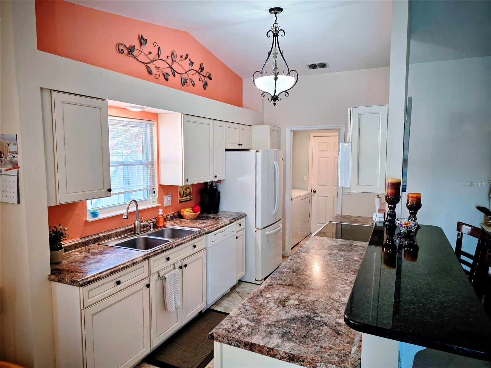 HAMLETS AT WHITCOMB PLACE THE - Residential