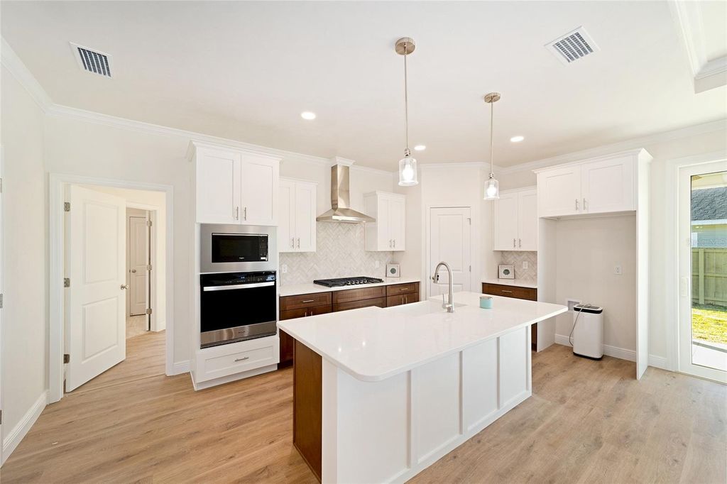 Photo of 6683 SW 10th Lane, Gainesville, FL 32607 (MLS # GC531116)