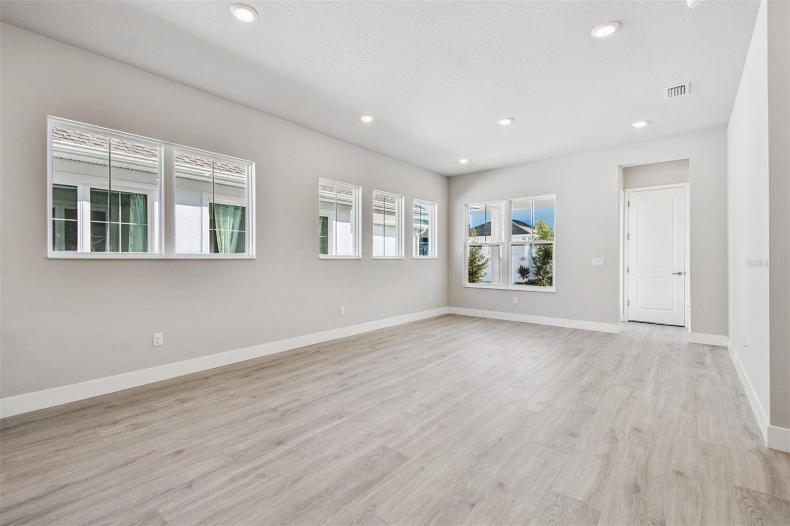 EMERALD LANDING AT WATERSIDE - Residential