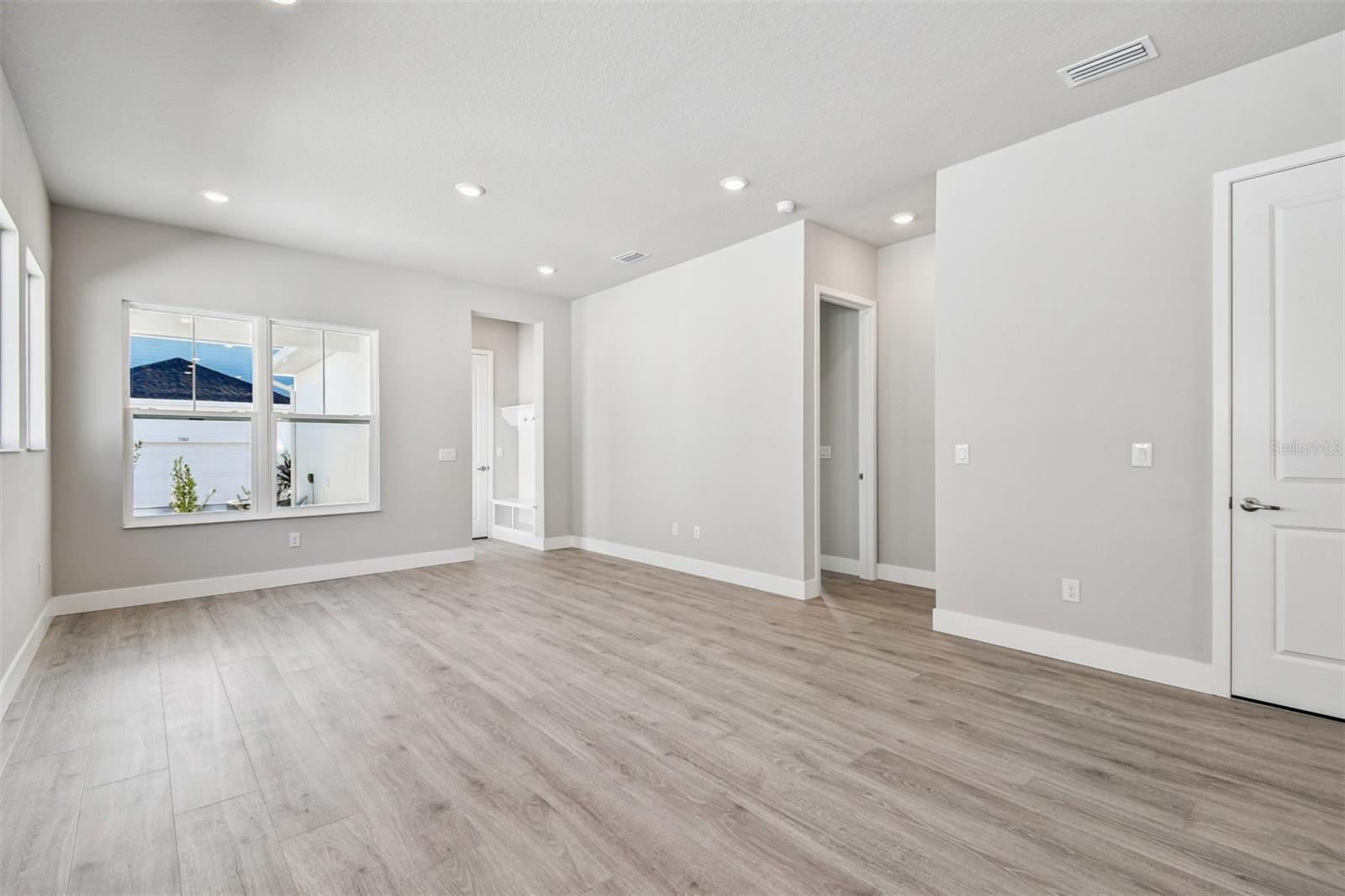 EMERALD LANDING AT WATERSIDE - Residential