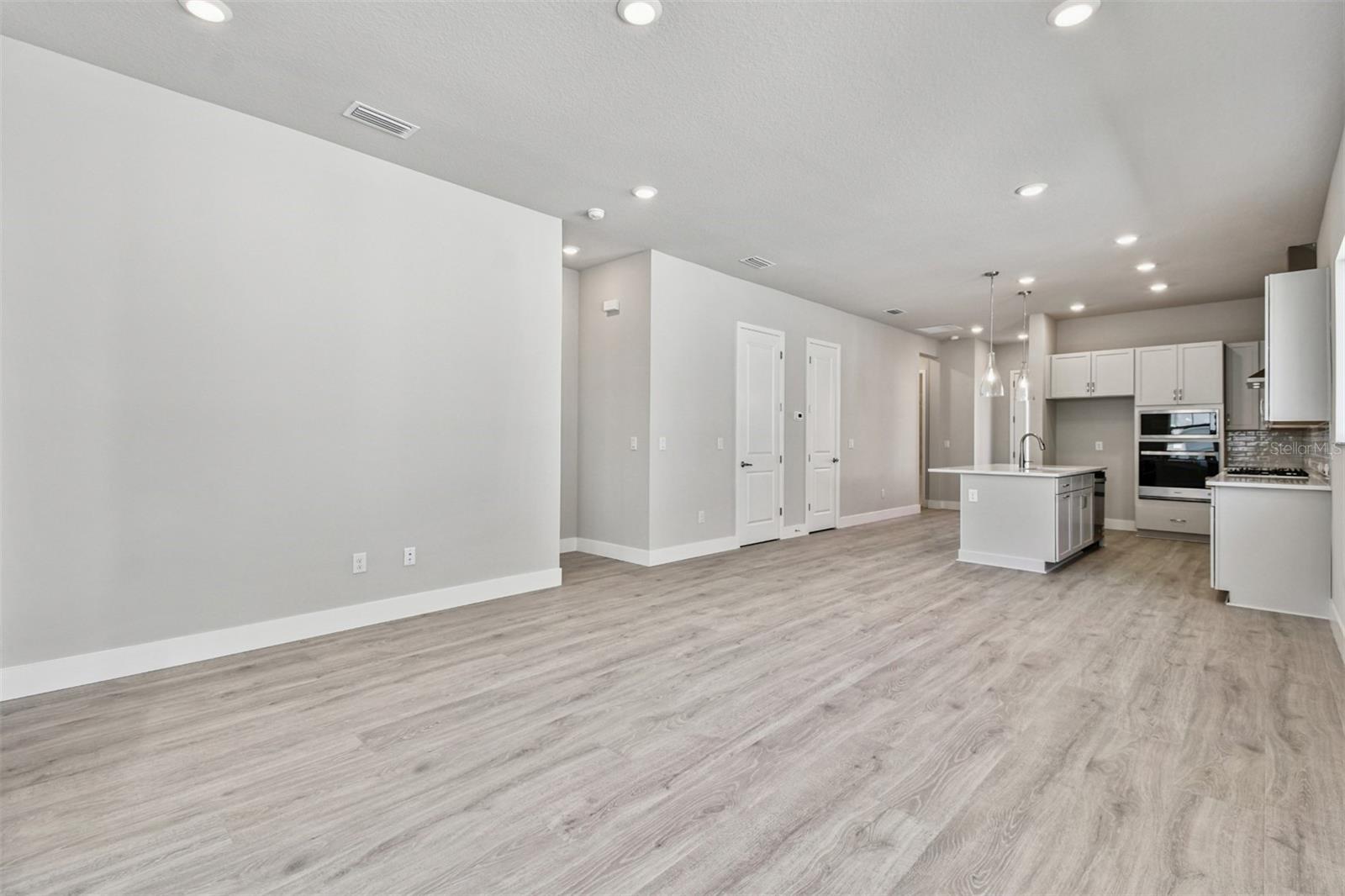 EMERALD LANDING AT WATERSIDE - Residential