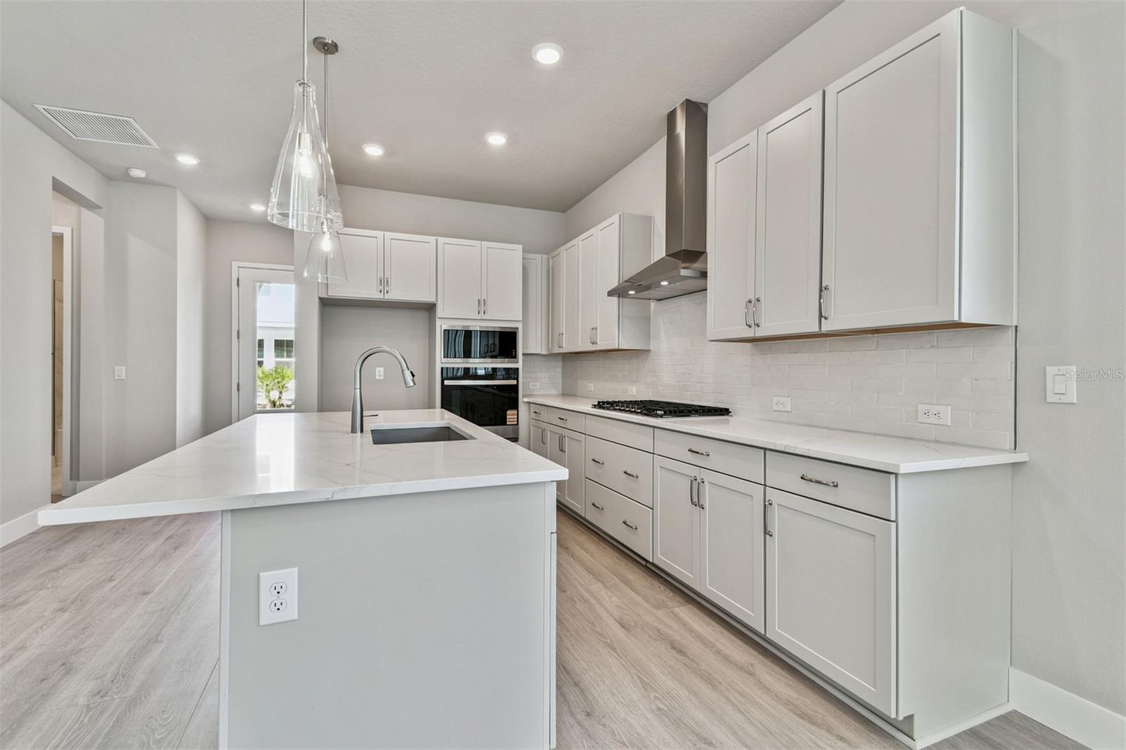 EMERALD LANDING AT WATERSIDE - Residential