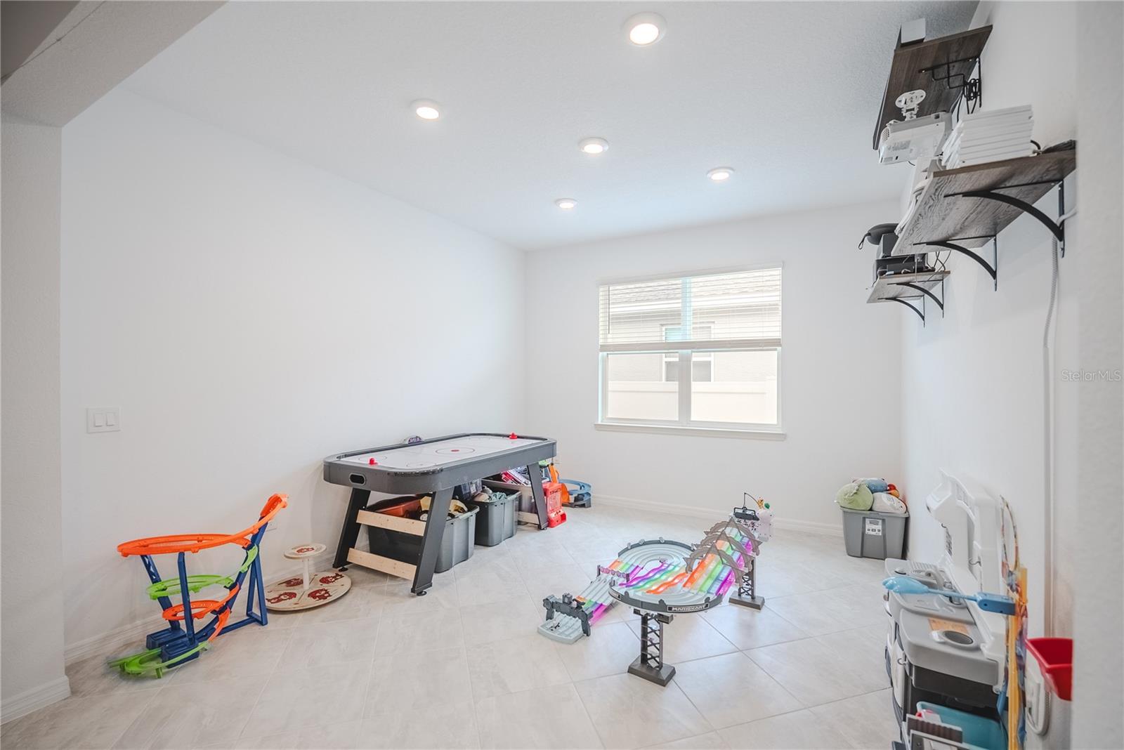 CALESA TOWNSHIP ROAN HILLS - Residential