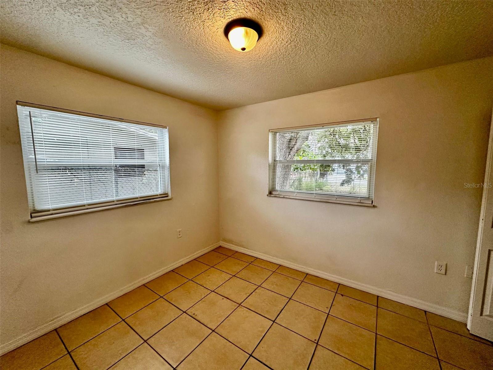 MALIBU GROVES - Residential Lease