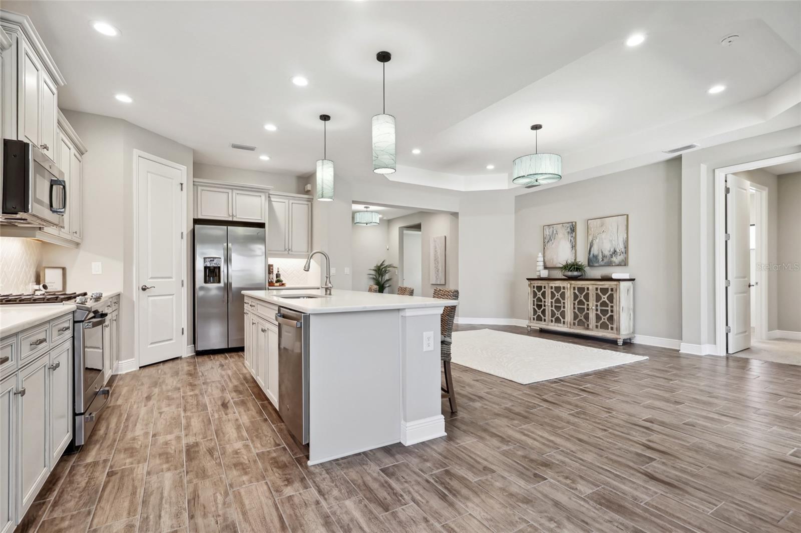 208 ARIANO AVENUE