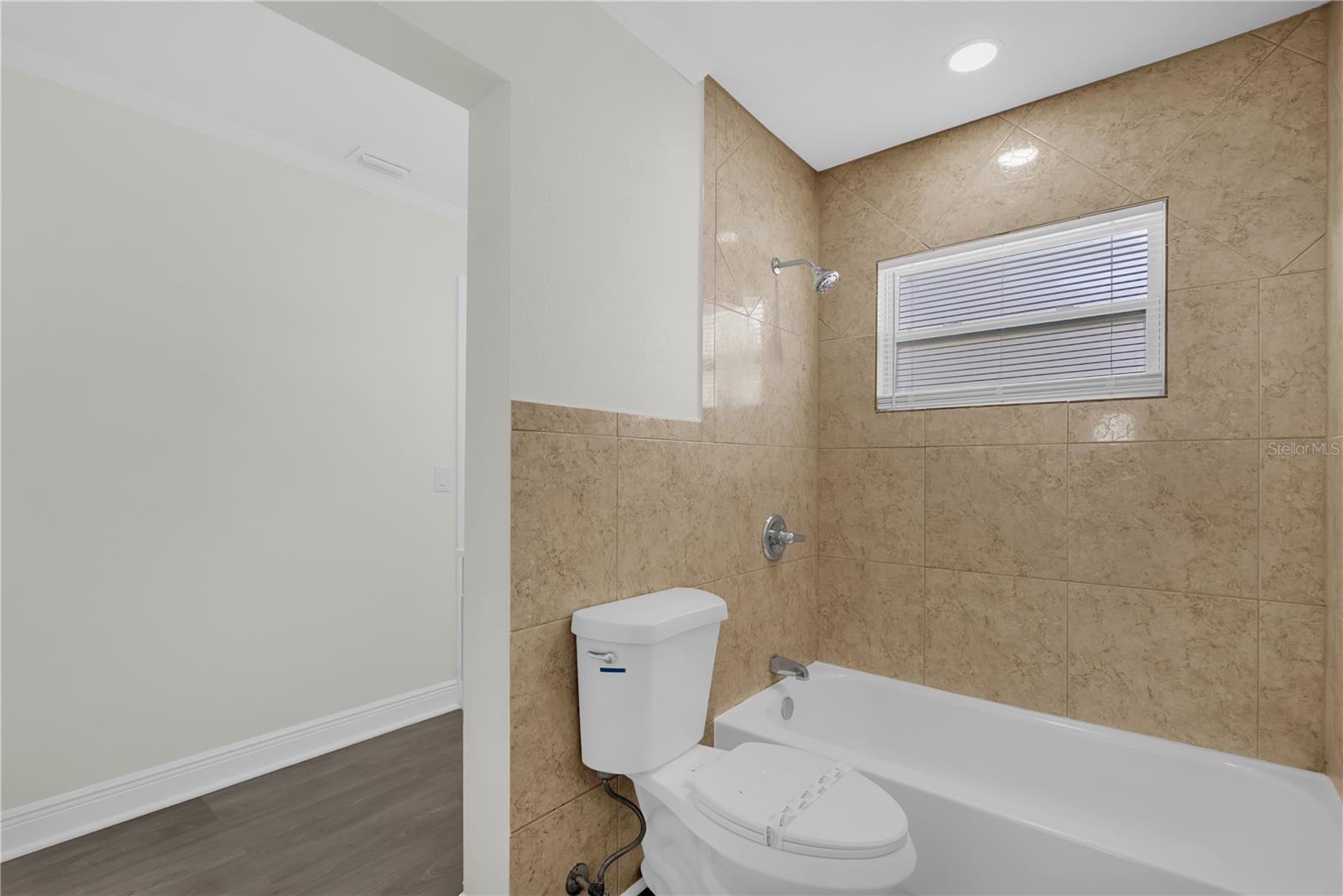 LAKE BARTON SHORES - Residential Lease