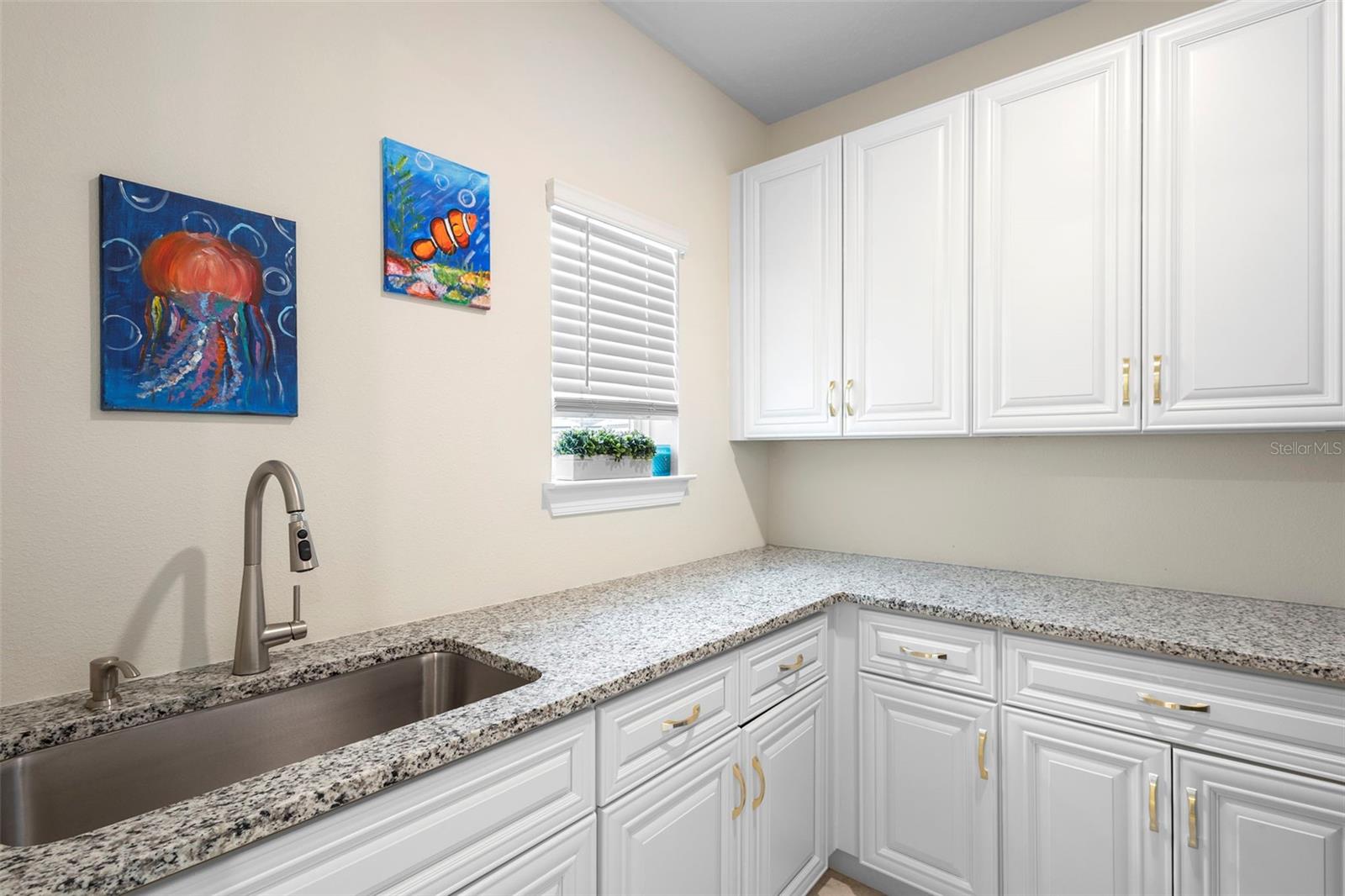 PHILLIPS GROVE TR J - Residential Lease