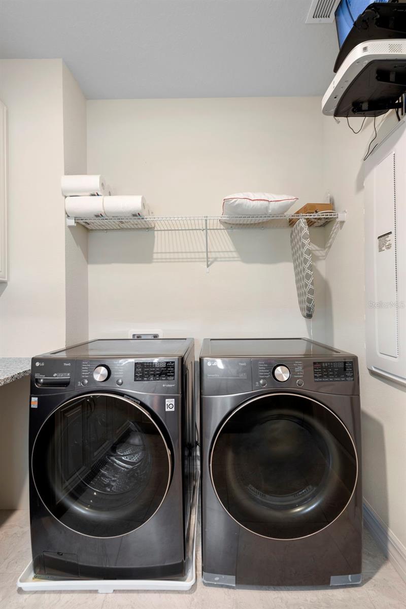 PHILLIPS GROVE TR J - Residential Lease