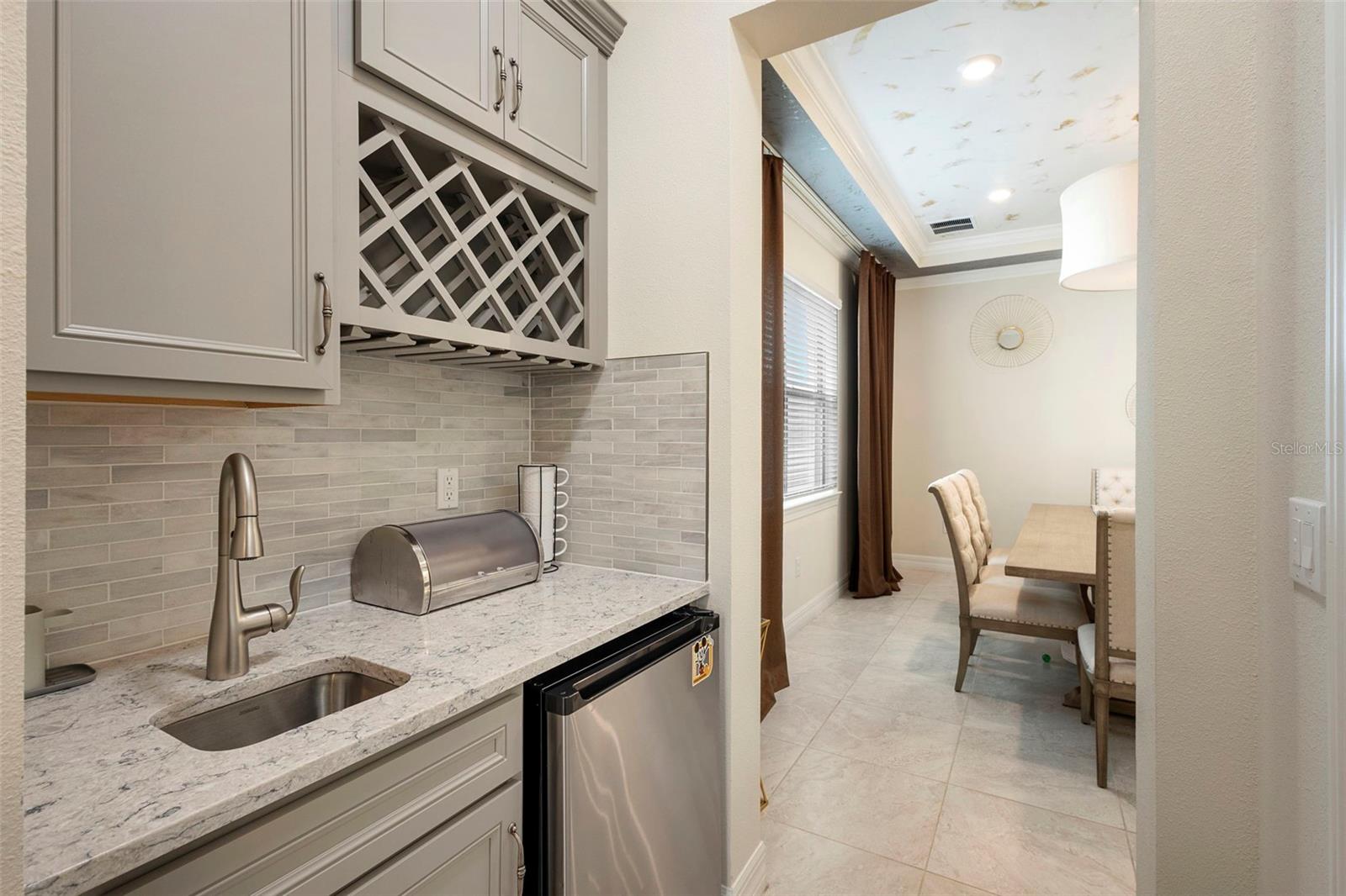 PHILLIPS GROVE TR J - Residential Lease