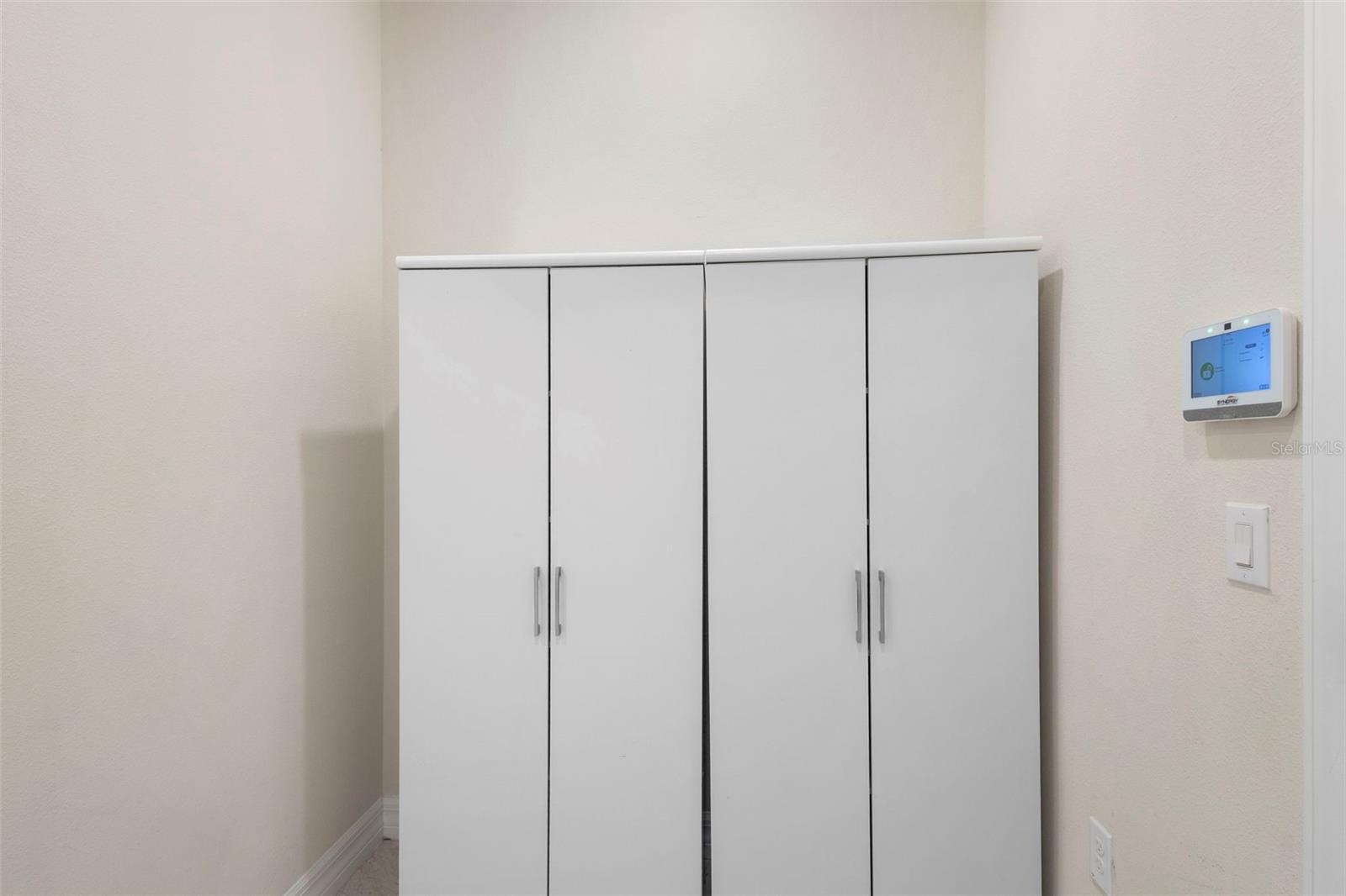 PHILLIPS GROVE TR J - Residential Lease