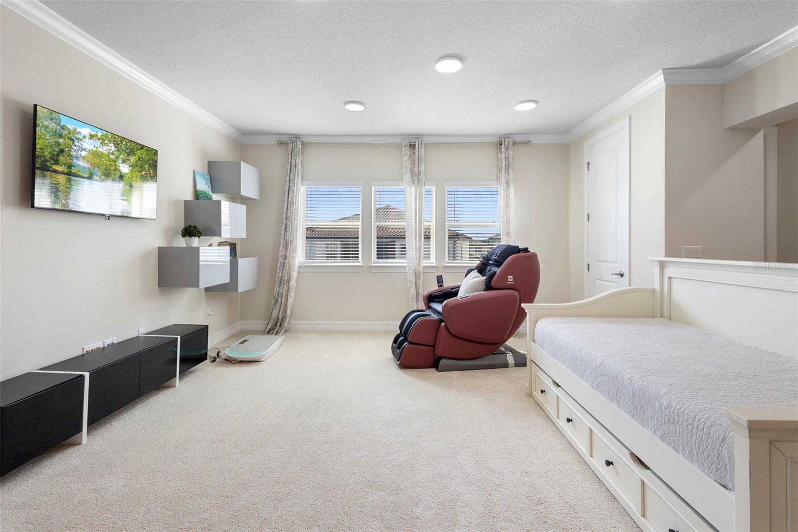 PHILLIPS GROVE TR J - Residential Lease