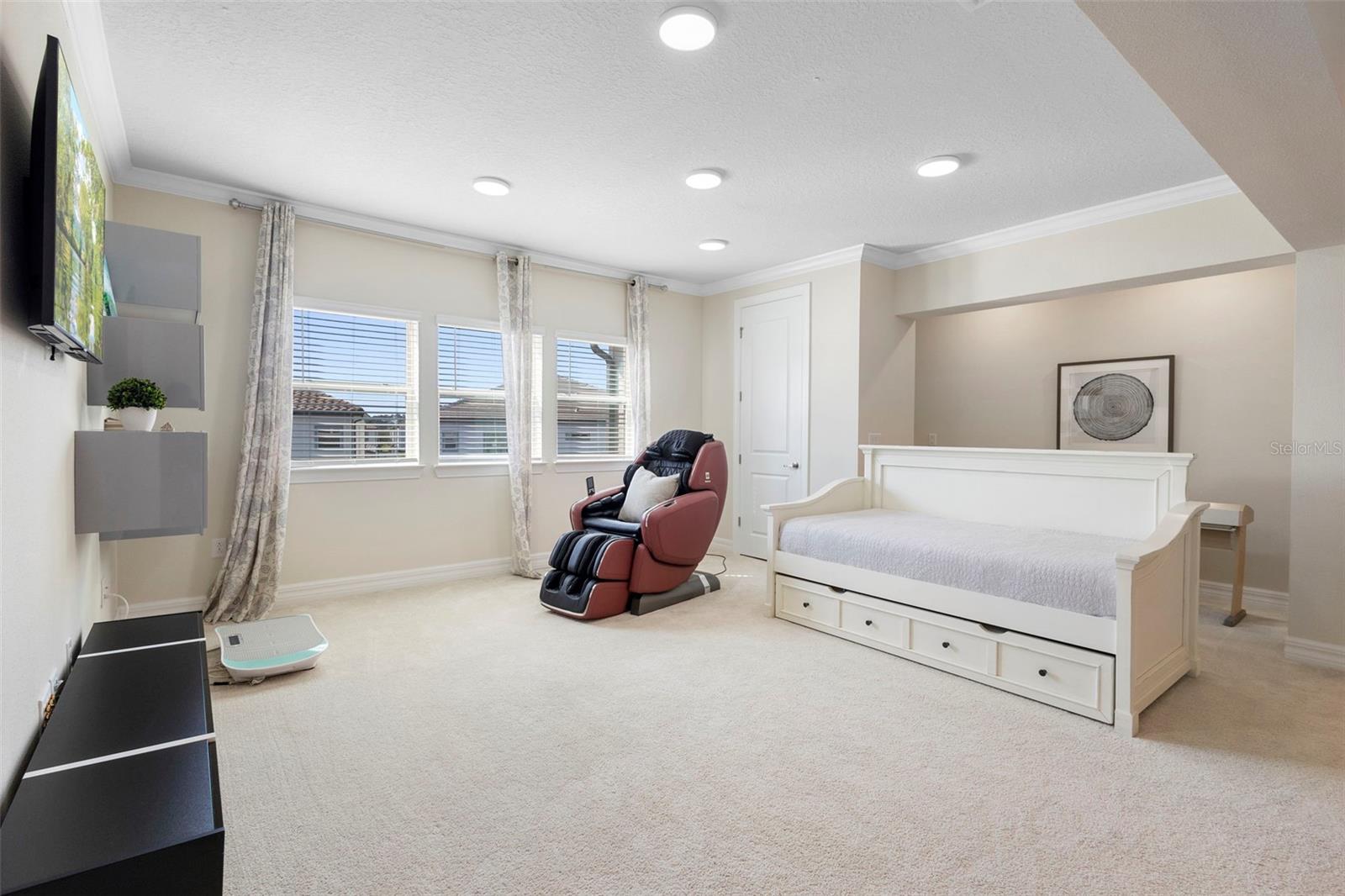 PHILLIPS GROVE TR J - Residential Lease