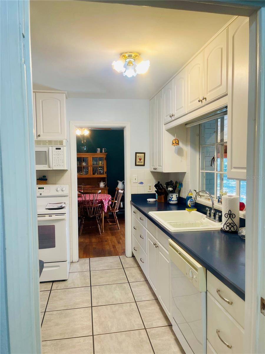 DELAND E 01/2 BLK 117 - Residential