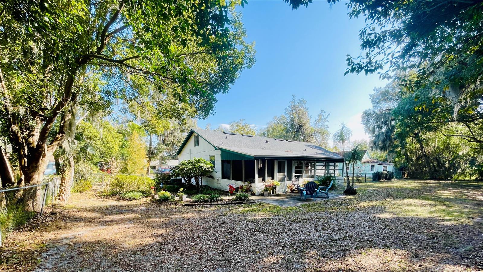 DELAND E 01/2 BLK 117 - Residential