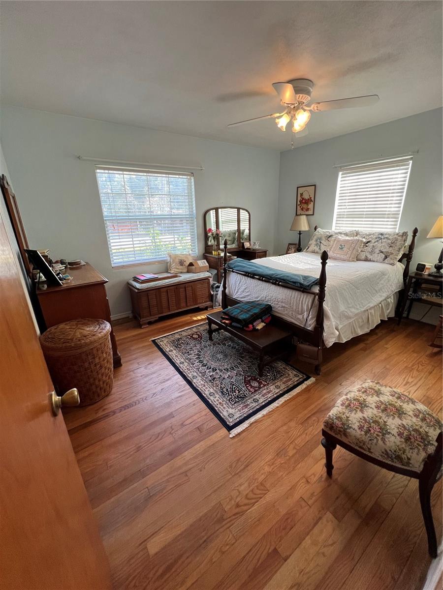 DELAND E 01/2 BLK 117 - Residential