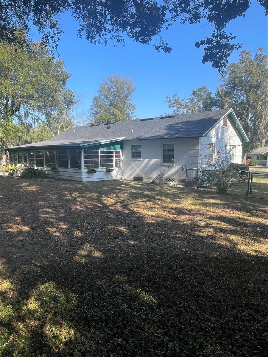 DELAND E 01/2 BLK 117 - Residential
