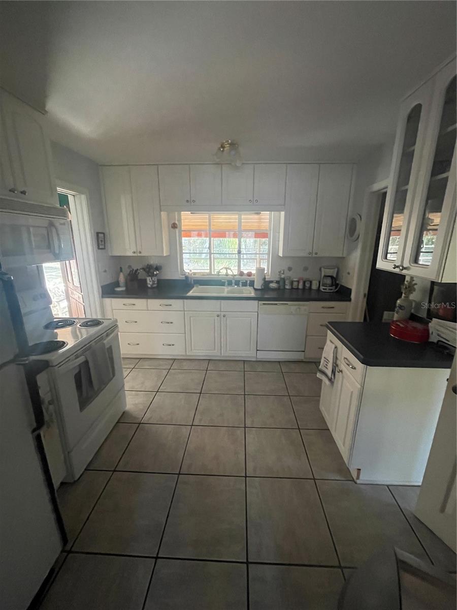 DELAND E 01/2 BLK 117 - Residential