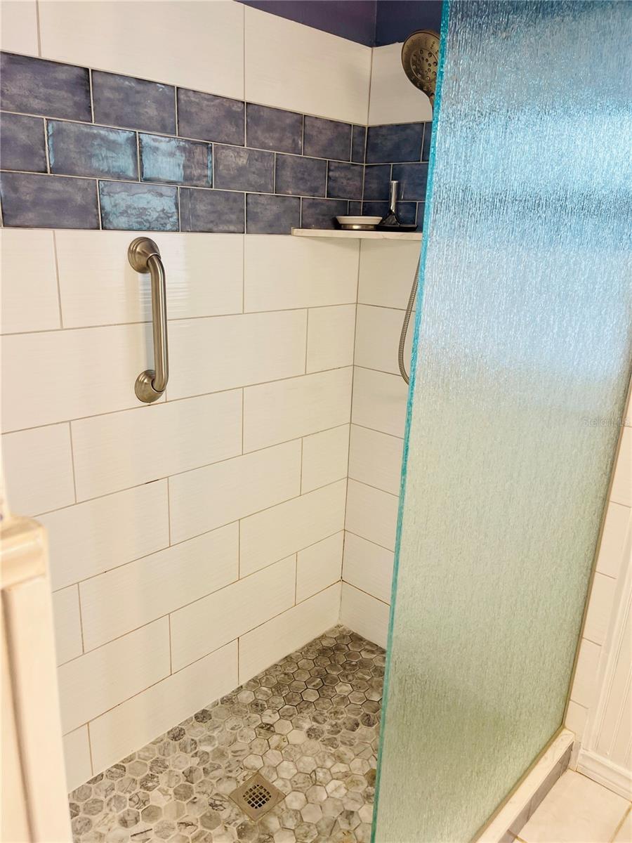 DELAND E 01/2 BLK 117 - Residential