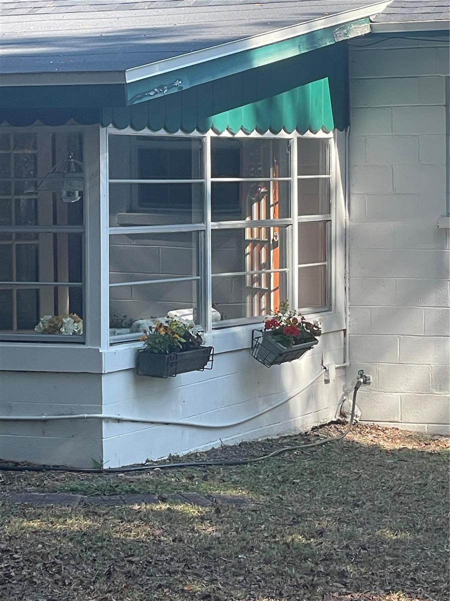 DELAND E 01/2 BLK 117 - Residential