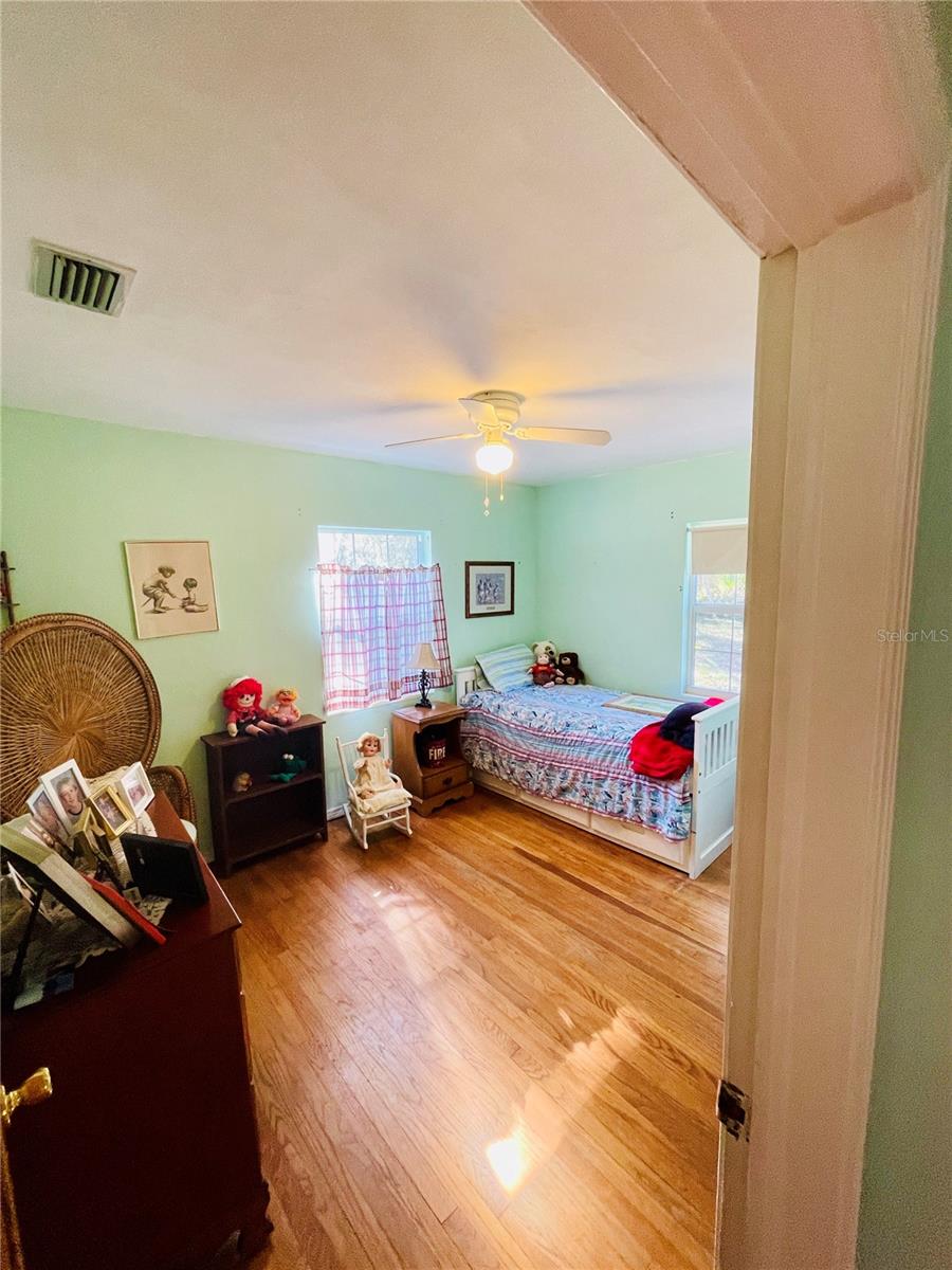 DELAND E 01/2 BLK 117 - Residential