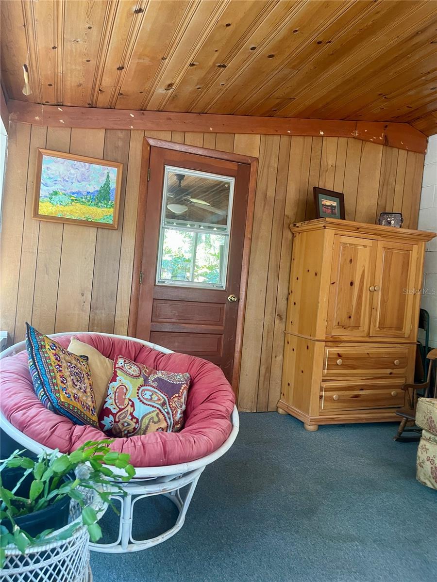 DELAND E 01/2 BLK 117 - Residential