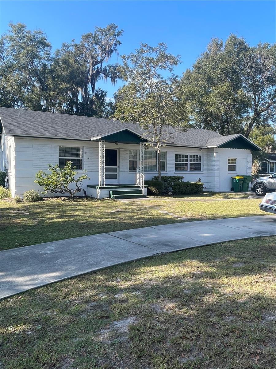 DELAND E 01/2 BLK 117 - Residential